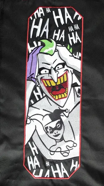 Haft Joker na bluzie