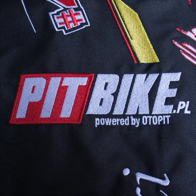 Haft logo Pit Bike na odzieży motocyklowej