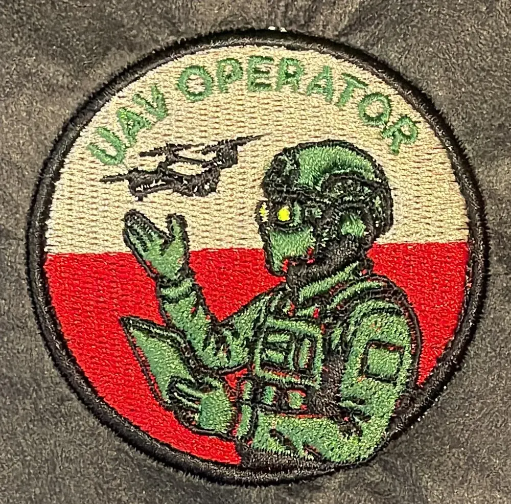 Okrągła naszywka haftowana UAV Operator z obszytą krawędzią